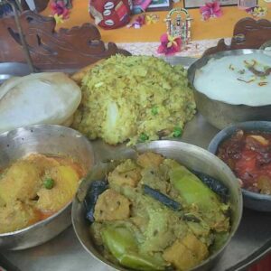 kojagori(Minimum Order Quantity=4) Khoi-Narkel Murki, Ghiye vaja Luchi(2 pcs),Alur dum, voger Khichuri, vaja(1pc), Labra, Chatni, Mohonvog.