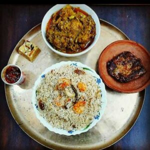 Samriddhi(Minimum Order Quantity=4) Fish Fry(kolkata Bhetki)(1 piece), Prawn Pulao, Handi Chicken(2Pieces), Khajur-Amsatwo Chatni, Besan Ki Barfi(2 Pieces)